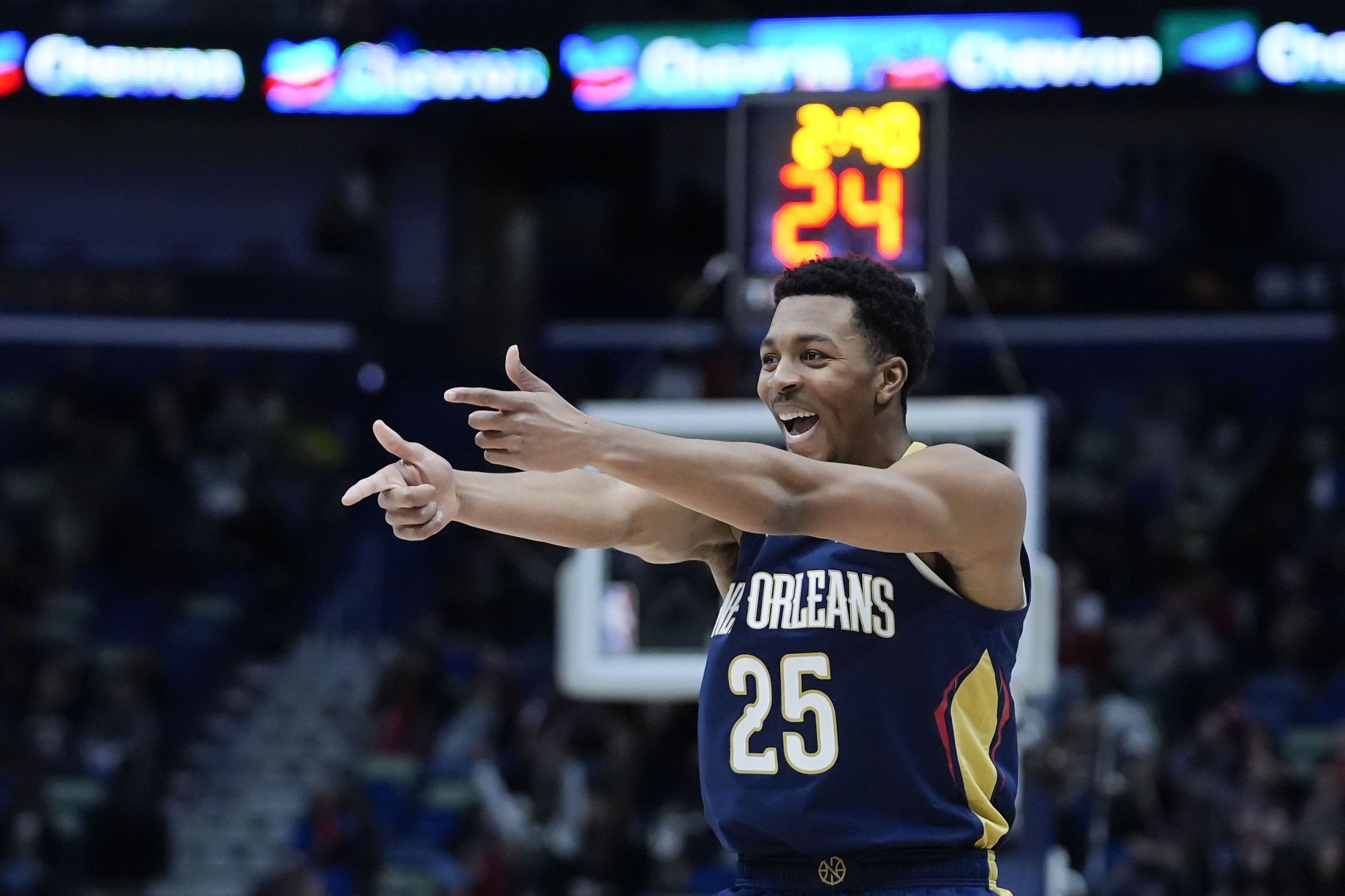 ผู้เล่น Pelicans คนเดียวที่ทำคะแนนได้สองเท่าในครึ่งแรก! เมอร์ฟีย์ทำคะแนนได้อย่างมีประสิทธิภาพ 22 แต้มและพยายามดิ้นรนเพื่อพยุงตัวเอง