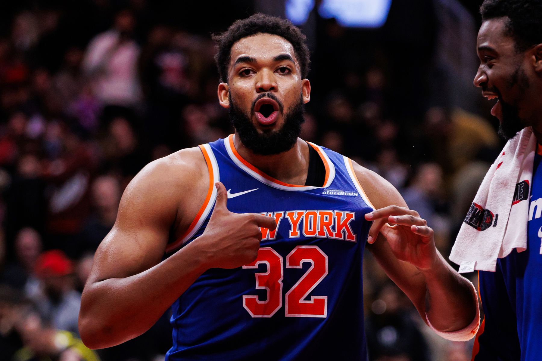 พลังยิงเต็ม! ทาวน์ส์ยิงได้ 11 ครั้งจาก 16 ครั้งในครึ่งแรก และทำคะแนนได้ 31 แต้ม, 3 รีบาวด์ และ 2 แอสซิสต์