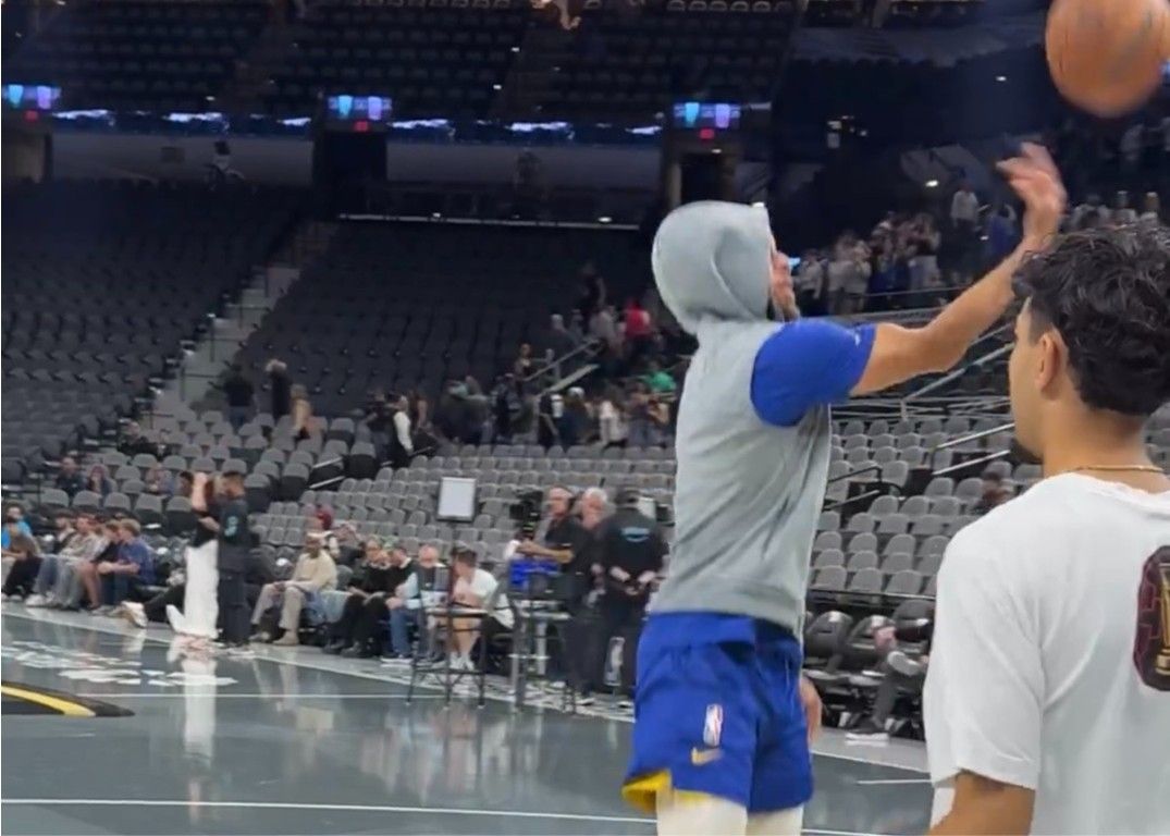 เพิ่งแยกทางกับ Under Armour! Curry สวมรองเท้าบาสเก็ตบอลรุ่นที่ 6 ของ Kobe Bryant เพื่อเข้าร่วมฝึกซ้อมในวันนี้