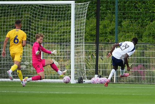 ท็อตแน่ม ฮ็อตสเปอร์ พบ วีคอมบ์ วันเดอเรอร์ส