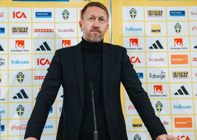 พนักงานยกกระเป๋า: มันเป็นการตัดสินที่ผิดสำหรับคู่ต่อสู้ที่จะได้ระยะสิบสองหลา ปัจจุบันเขาผ่านเข้ารอบฟุตบอลโลกในรอบเพลย์ออฟ