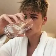 6686体育铁牌作者Greta