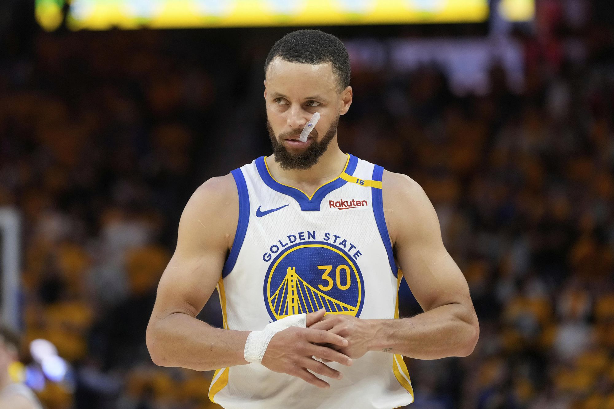 ความรู้สึกคุมบอลมันร้อนแรง! Warriors ยิงสามพอยน์เตอร์ได้ 7 ครั้งในควอเตอร์แรก ยิงได้ 63.6% จากระยะสามแต้ม